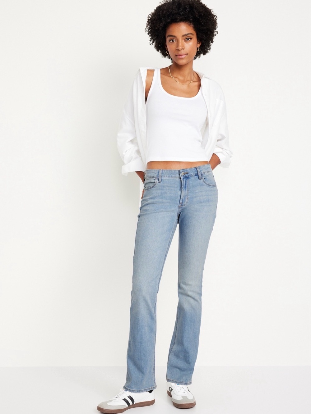 👖Old Navy light wash mid-rise WOW bootcut jeans. Size 8 short. NWT.